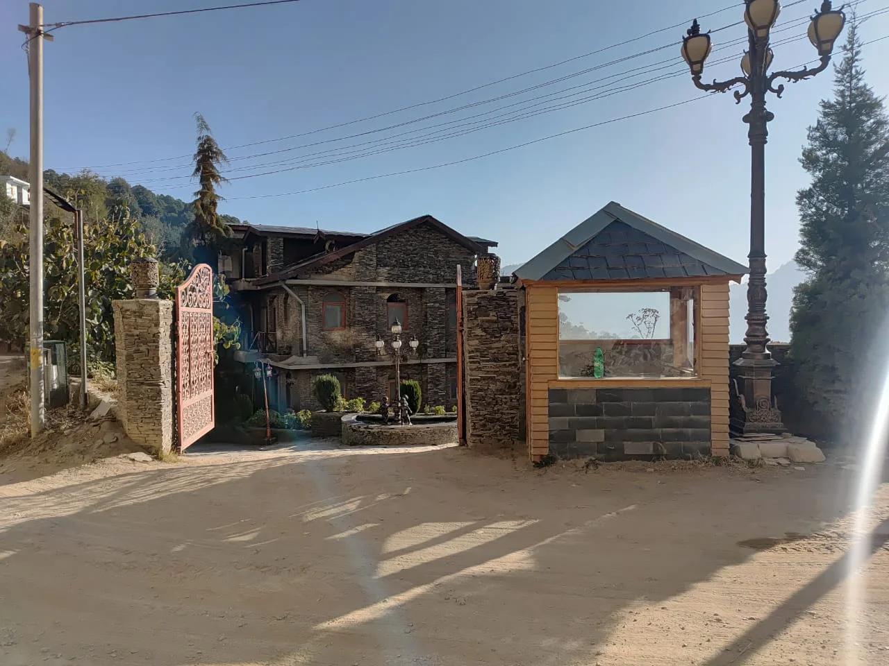Single-Gated Community